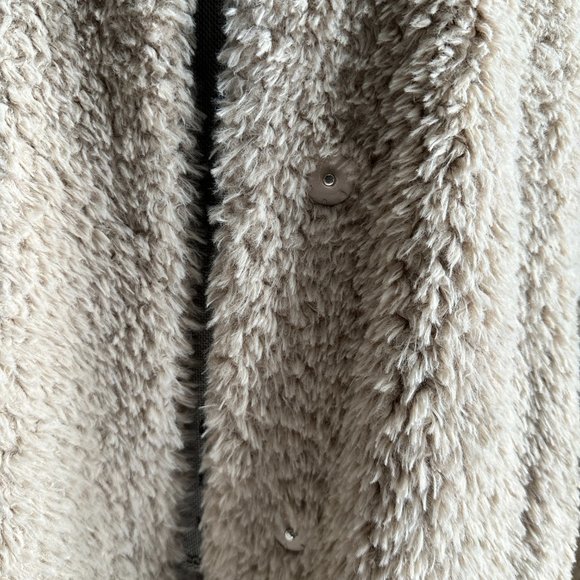 Sherpa Style Cream Colored Faux Fur Coat - Picture 9 of 13